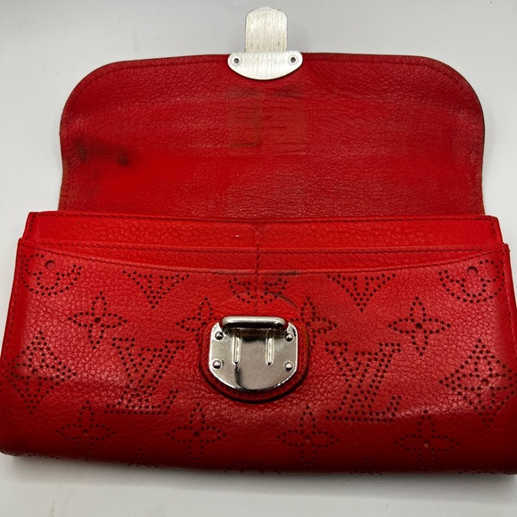 GUC Louis Vuitton Red Iris Mahina Wallet - Picture 5 of 9